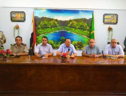 محافظ الشرقية يجتمع بعدد من أهالي مركز ديرب نجم لتقنين 68 حالة وضع يد على أراضي أملاك الدولة