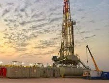 النفط يتماسك فوق 60 دولارًا رغم زيادة المخزونات و«بطء الصين»