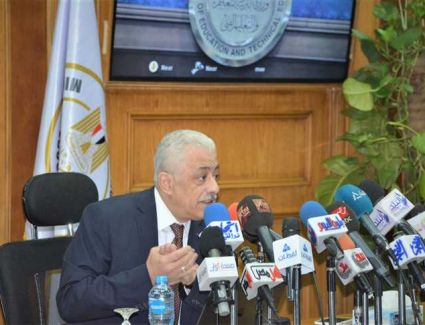 وزير التعليم: الصف الثاني الثانوي العام المقبل فقط «سنة نقل»  شوقي: لا يجب اختزال التطوير في مسميات «الثانوية التراكمية أو التابلت»