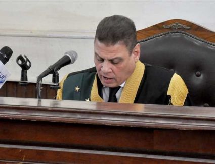 المؤبد لـ«بديع» و10 آخرين والمشدد 15 سنة لـ8 وبراءة 9 في «اقتحام السجون»