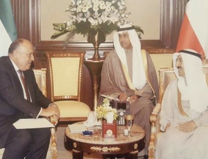 وزير الخارجية يلتقي أمير دولة الكويت في مستهل زيارته