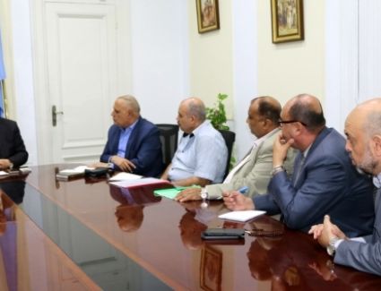 محافظ القاهرة يطالب بتحديث أسطول هيئة النقل العام