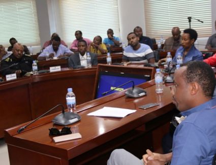 Police, bar owners discuss measures against drink-driving