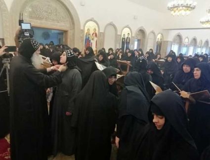 «القديسة دميانة» ببلقاس يرسم أول راهبة أسترالية للبدء في إعمار دير بسيدني (صور)