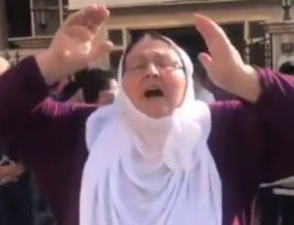 هاجمت سيدة كردية أردوغان وحكومته:قائلة "يلعن أبو أردوغان 