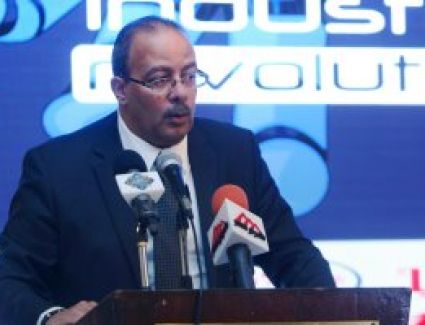 وزير الصناعة يبحث مع وفد "تويوتا" خطة الشركة للتوسع فى السوق المصرى