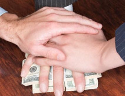  مسئول بحى غرب الإسكندرية منصبه وساوم شاب على 150 ألف جنيه لتعينه مساعد تُربى