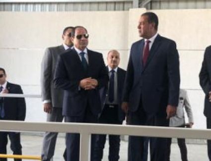 السيسى يتفقد نقاط التفتيش وفحص السيارات بالتمركز الأمني بشرم الشيخ