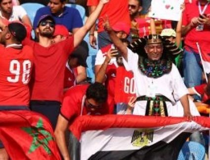 هاجمت الجماهير المتواجدة بإسناد برج العرب لاعبي منتخب مصر الاول بعد التعادل 1/1 امام كينيا Borg El Arab attacked Egypt's first team players after a 1-1 draw against Kenya