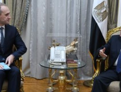 العصار يبحث مع سفير بيلاروسيا تعزيز التعاون المشترك بمجالات التصنيع المختلفة