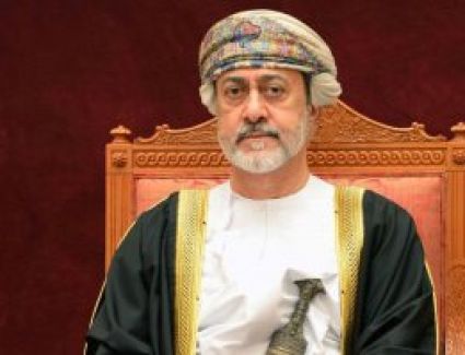 أصدر السلطان هيثم بن طارق، سلطان سلطنة عمان، أمس الخميس، مرسوما سلطانيا ساميا بتعديل بعض الكلمات فى النشيد الوطنى العمانى