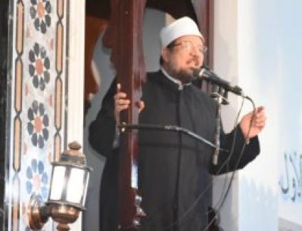 من يتحدثون عن حرمة غلق المساجد في الظروف الآنية إما جهلة أو أعداء للوطن