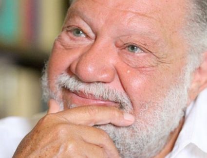 العشق الأول للفنان يحيى الفخراني دائمًا مفاجأة جمهوره بتطوره المستمر