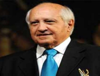 نعى عدد كبير من الفنانين الراحل محمود القلعاوى، الذى توفى مساء اليوم، الإثنين، عن عمر يناهز ٧٩ عاما بعد صراع مع المرض.