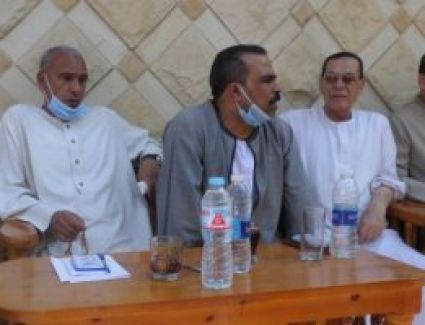 إنهاء خصومة بين عائلتين خلال جلسة عرفية فى الغربية