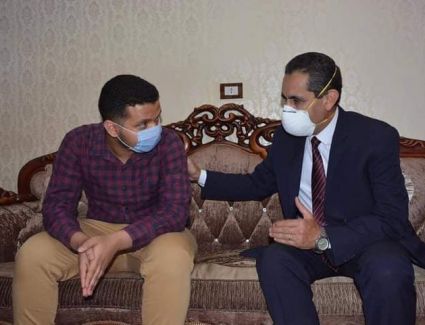 محافظ الغربية يقدم التهاني لأوائل الثانوية العامة