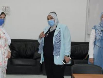 رئيس جامعة قناة السويس تتفقد مركز تطوير التعليم لتنسيق طلاب الثانوية العامة