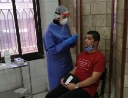 المعمل الإقليمى بالزقازيق يجري فحص كورونا لـ282 مواطنا مسافرين للخارج
