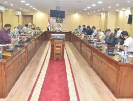 محافظ أسيوط يناقش الاستعدادات النهائية لإنتخابات مجلس الشيوخ 2020