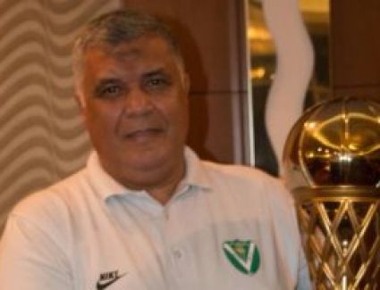 يحتفل لاعبي فريق السلة بالزمالك بعيد ميلاد مدربهم 