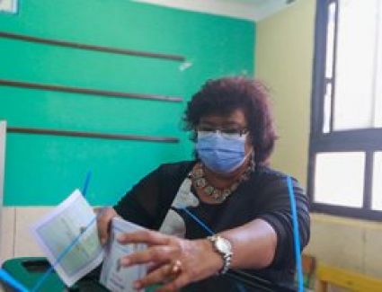 وزيرة الثقافة تشارك في إنتخابات مجلس الشيوخ