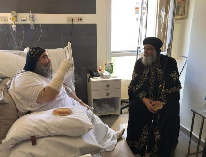 البابا تواضروس يزور الأنبا يؤانس بالمستشفى للاطمئنان على صحته 
