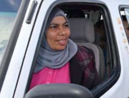 حكاية نحمدو "سائقة الميكروباص".. صدفة خير من ألف ميعاد 