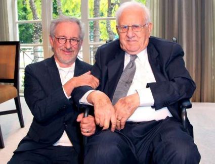 وفاة والد المخرج ستيفن سبيلبرج عن عمر ناهز 103 أعوام