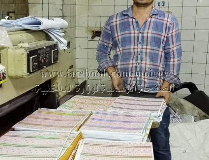 ضبط مطبعة بالقاهرة بدون تصريح وبها كمية كبيرة من الإستيكرات منسوب صدورها لجهات حكومية "مزورة"