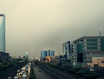 طقس الخليج.. سحب ممطرة فى السعودية وغائم بالامارات وحار بالبحرين والكويت