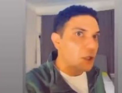 آسر ياسين بعد تقليده لـ أحمد السقا فى الجزيرة: "شكلى كده هتضرب"