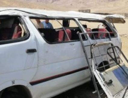 ارتفاع عدد المصابين فى حادث انقلاب ميكروباص لـ 28 مواطنا بقنا.. صور