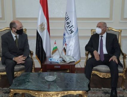 وزير النقل يبحث مع السفير المجري بالقاهرة تدعيم التعاون المشترك في مجالات النقل المختلفة 