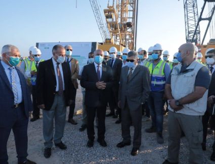 وزير النقل يترأس الجمعية العامة  لشركة المجموعة المصرية للمحطات متعددة الأغراض و يتفقد موقع تنفيذ المحطة  لمتابعة  آخر التجهيزات و الاختبارات لبدء التنفيذ في إنشاء حائط الرصيف الشمالي 