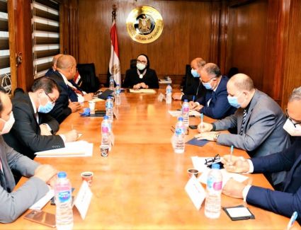 فى لقاء موسع مع المنتجين والمصدرين  وزيرة التجارة والصناعة تبحث سبل الارتقاء بصناعة ودباغة الجلود وزيادة معدلات الانتاجية