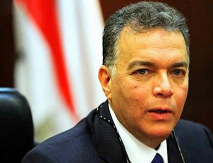 أصدر الدكتور هشام عرفات وزير النقل، قرارًا بندب اللواء بحري أيمن صالح للعمل رئيسا لهيئة موانئ البحر الأحمر