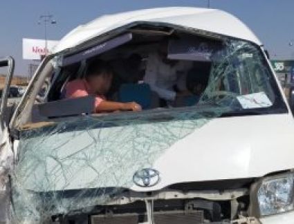 إصابة 18 عاملا فى حادث تصادم أتوبيس بسيارة نقل بالإسكندرية