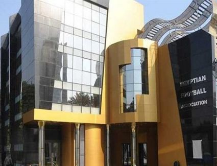 اللجنة الثلاثية باتحاد الكرة تعرض على الأندية تحمل جزء من تكلفة تطبيق الـVAR بالدورى