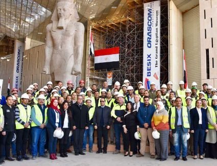 قام الرئيس عبد الفتاح السيسي فجر اليوم بجولة تفقدية لعدد من المشروعات القومية الكبرى.