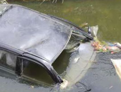 سقوط سيارة ملاكى بترعة المريوطية.. وجار البحث عن ناجين 