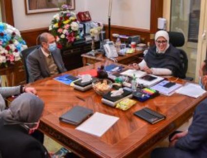 وزيرة الصحة تنقل رسالة تقدير رئيس مجلس الوزراء لقطاع الطب الوقائى