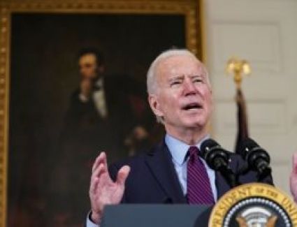 بايدن يعلن مد عقوبات واشنطن المفروضة على روسيا بسبب أزمة القرم