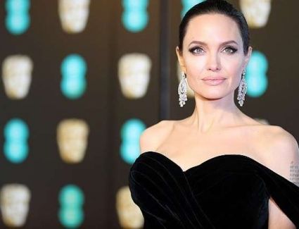 لم تستبعد ممثلة هوليوود الشهيرة، أنجلينا جولي، انخراطها في العمل السياسي 