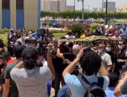 تشييع جثمان الفنان سمير غانم