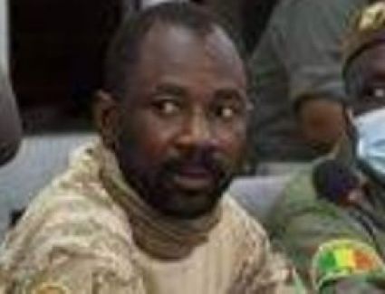 رئيس مالى المؤقت يتعرض لمحاولة طعن بالمسجد الكبير خلال صلاة العيد