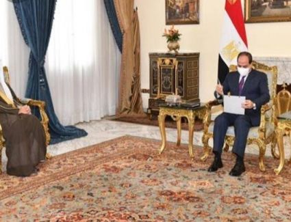السيسى يستقبل رسالة ورقيه من أمير الكويت 