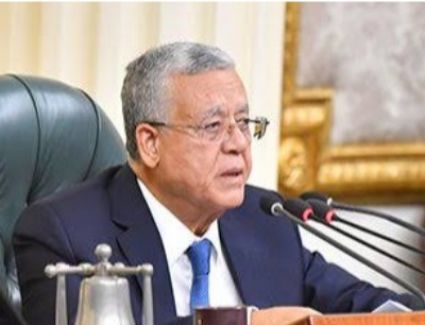 الجبالى يشهد مراسم تسليم نموذج قناع توت عنخ امون للامم المتحدة