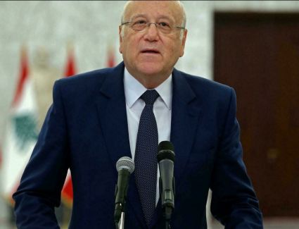 زعماء لبنانيون يشكلون حكومة بعد ١٣ شهرًا من الجمود