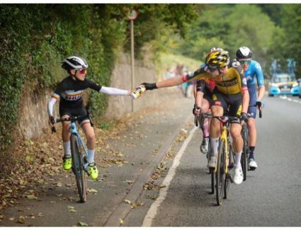 الدراج الصغير يقتحم سباق المحترفين