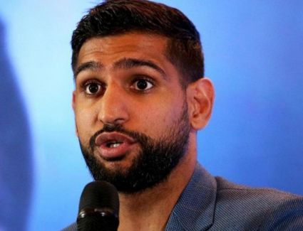 ابعاد بطل العالم في الملاكمة عن رحلة طيران